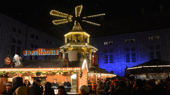Weihnachtsmarkt in der Münchner Residenz, dpa
